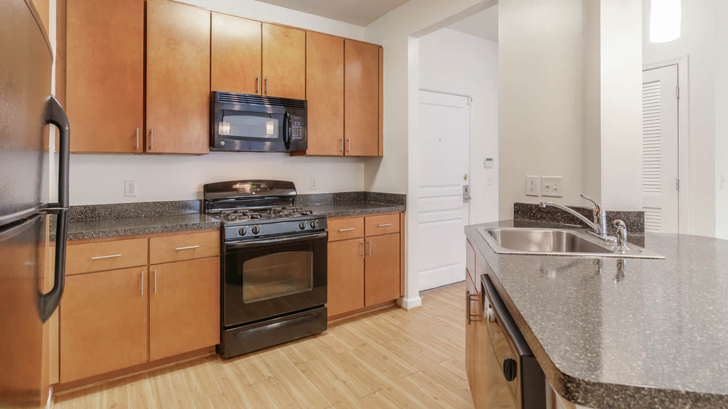 6210 Belcrest Road - Photo 8