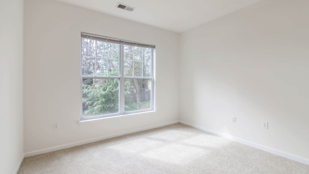 6210 Belcrest Road - Photo 24