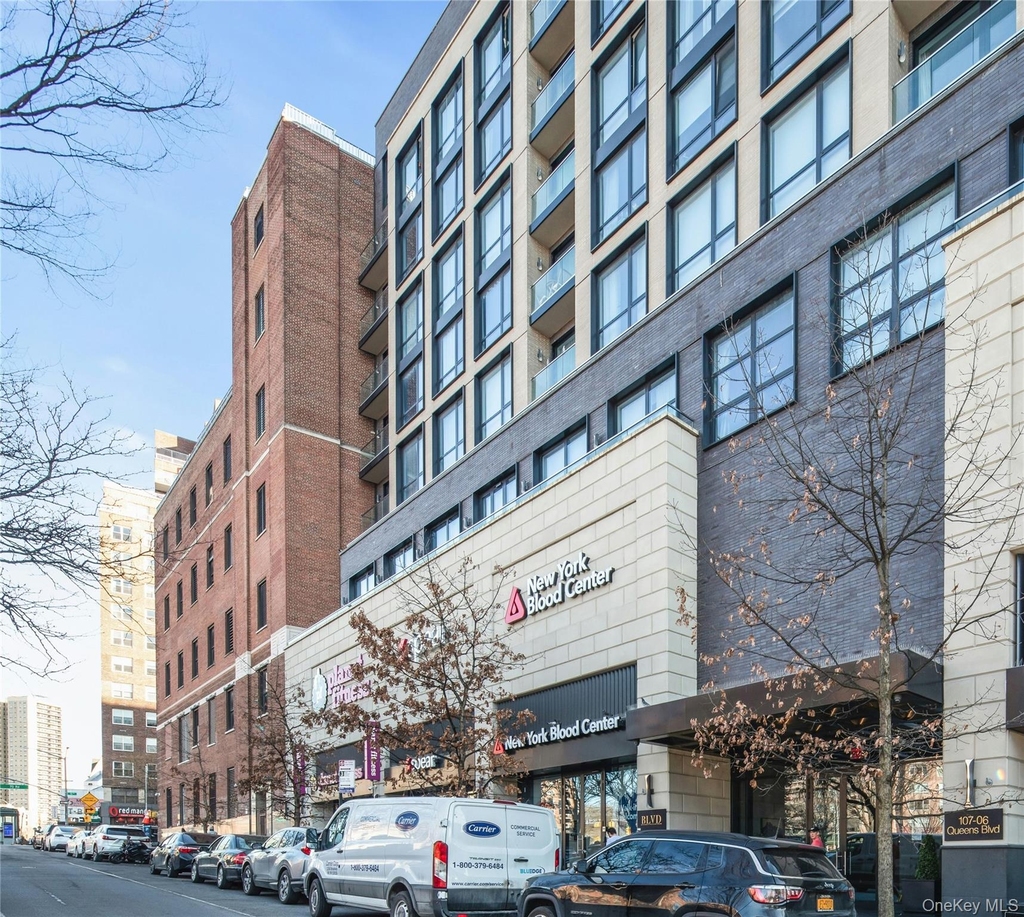 Queens Boulevard - Photo 24