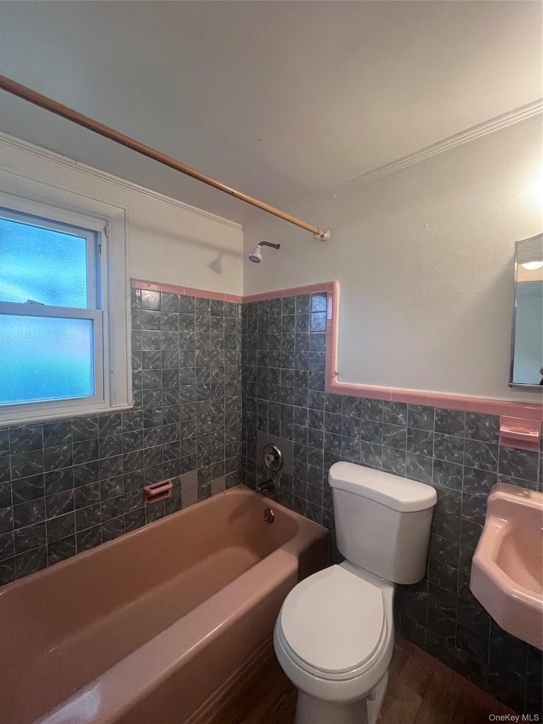 348 E Beech Street - Photo 8