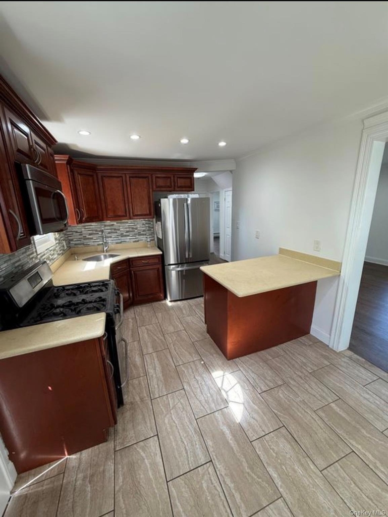 134 Scranton Avenue - Photo 2