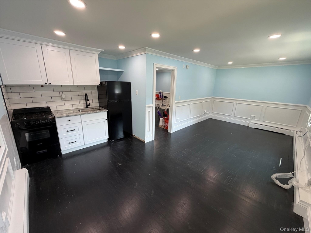 305 Smithtown Boulevard - Photo 2