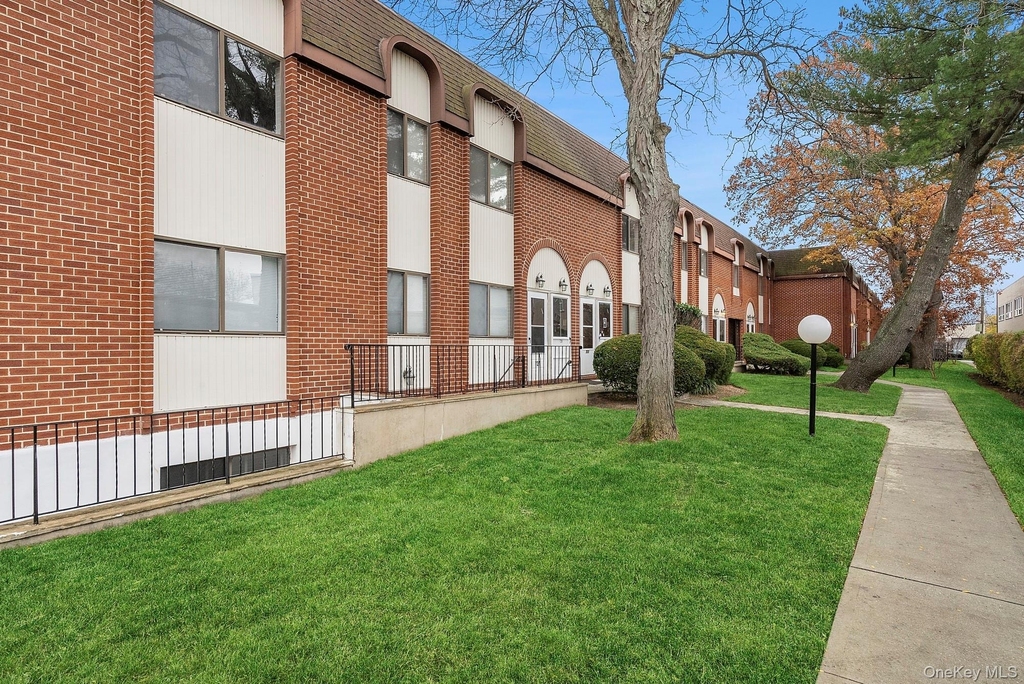 655 Chestnut Street - Photo 0