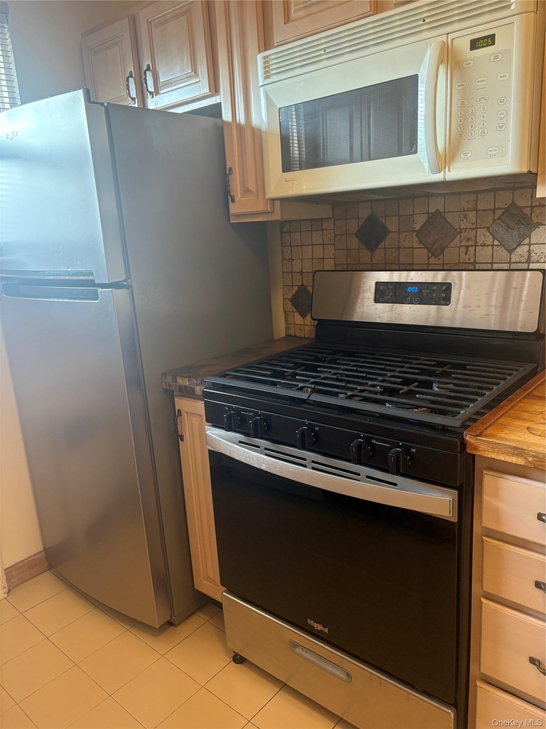 268-18 81st Avenue - Photo 6