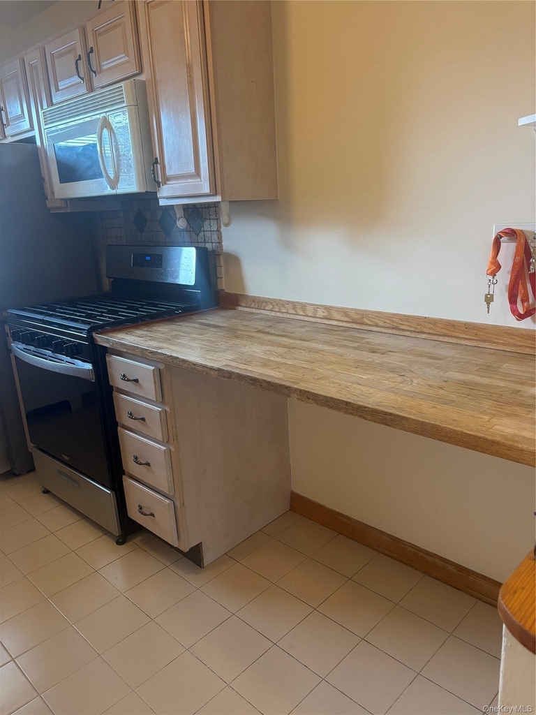 268-18 81st Avenue - Photo 5