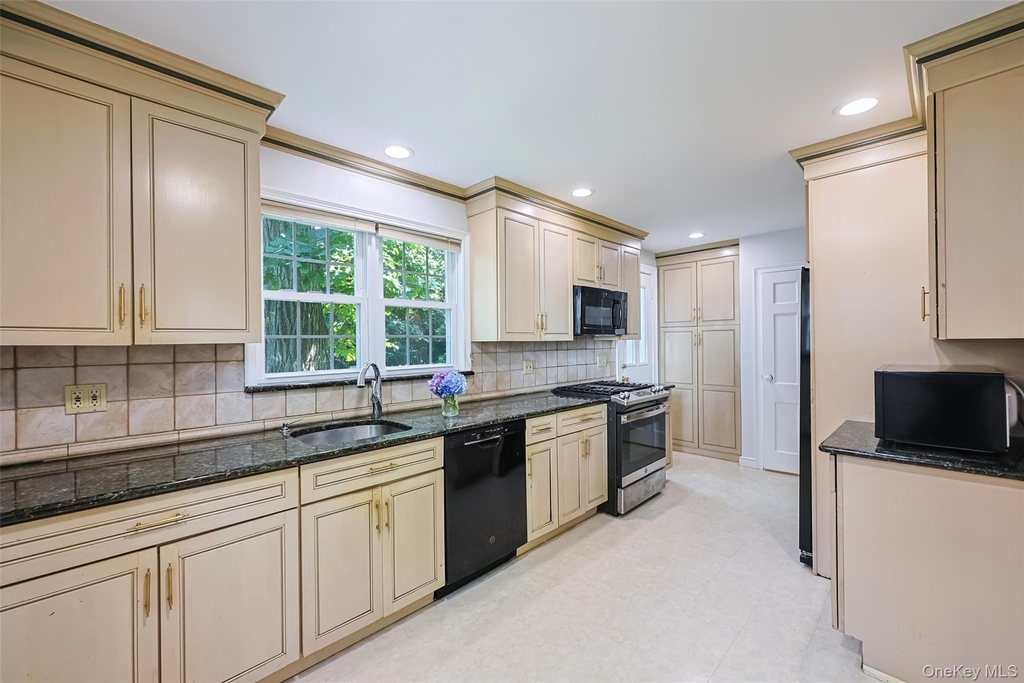 280 Park Avenue - Photo 5
