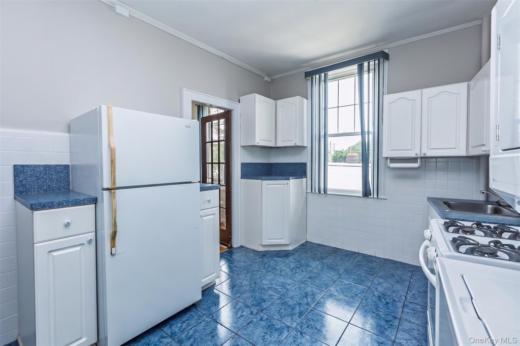 295 Railroad Avenue - Photo 1