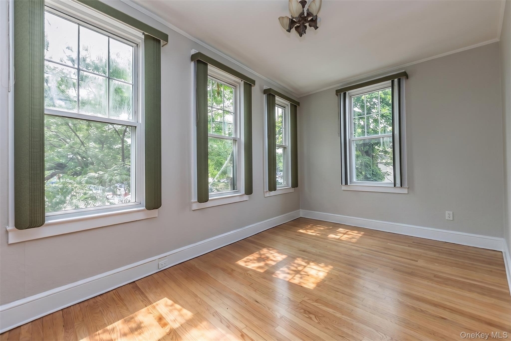295 Railroad Avenue - Photo 9