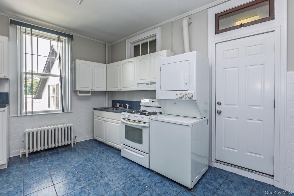 295 Railroad Avenue - Photo 2
