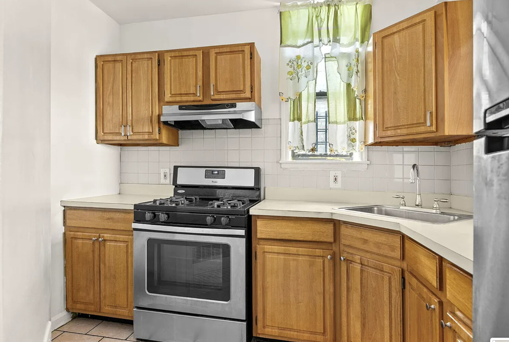451 W 166th Street - Photo 9