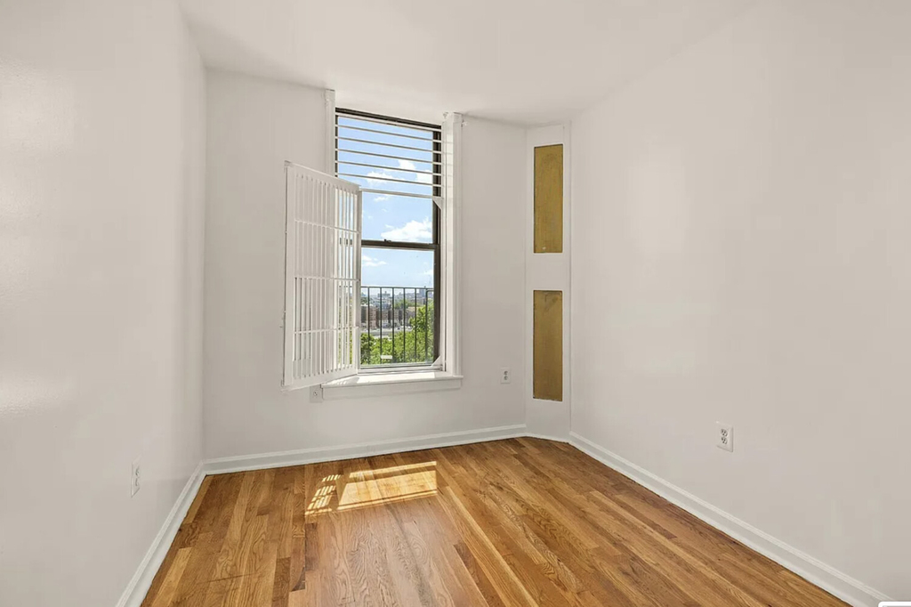 451 W 166th Street - Photo 7