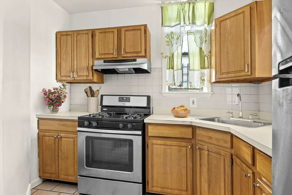 451 W 166th Street - Photo 3