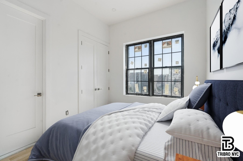 416 Lorimer Street - Photo 2