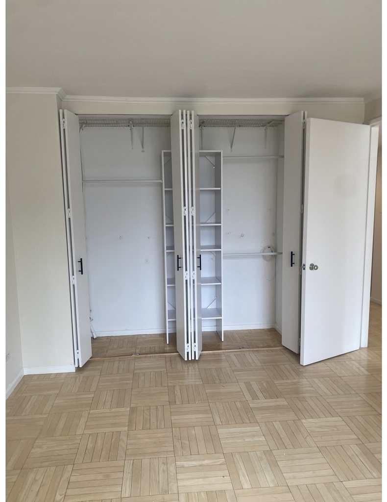236 E 47th Street - Photo 13