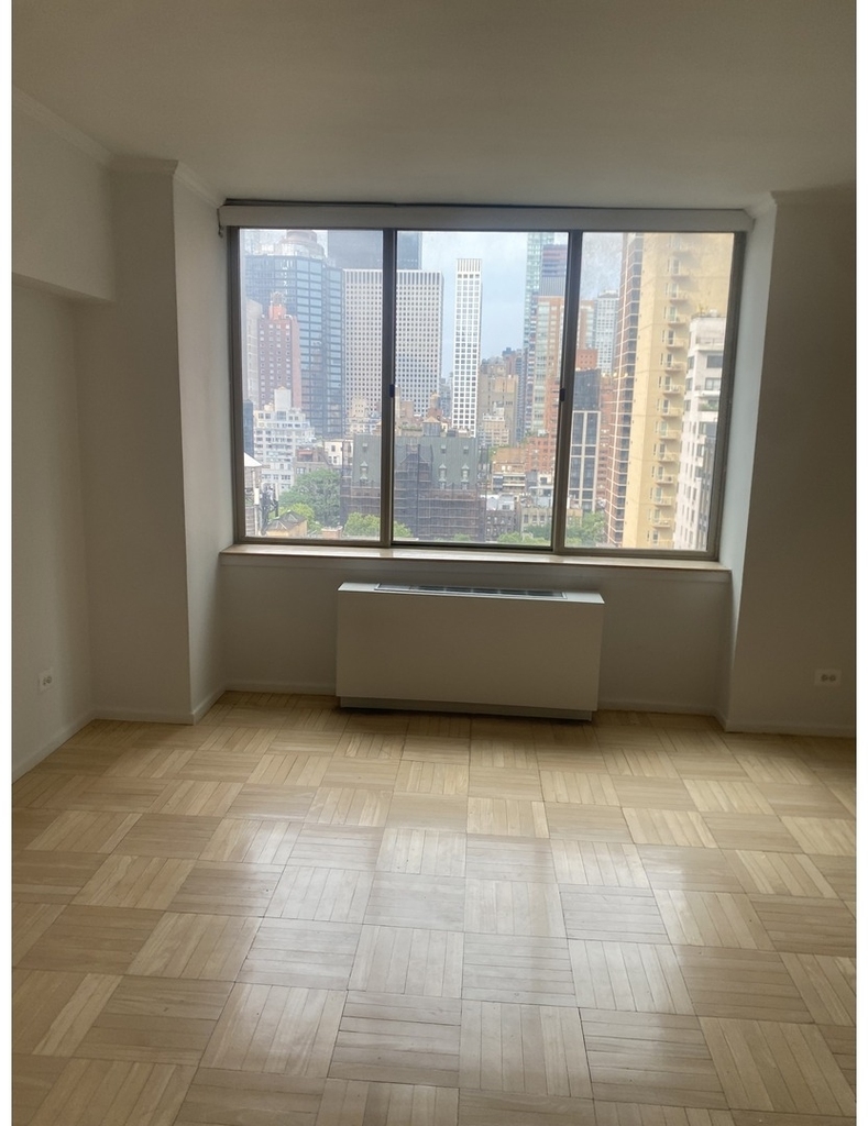 236 E 47th Street - Photo 2