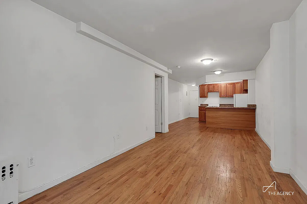 242 W 21st Street - Photo 2