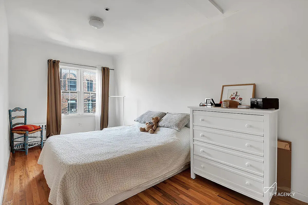 242 W 21st Street - Photo 3