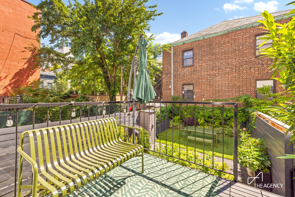 286 Manhattan Avenue - Photo 2