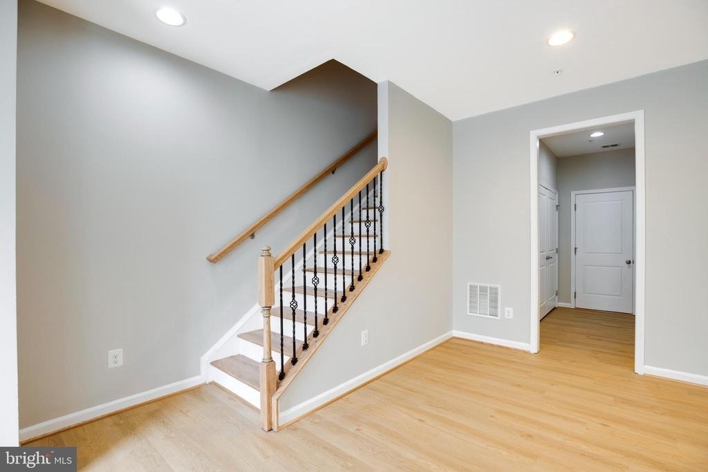 43306 John Michael Terrace - Photo 5