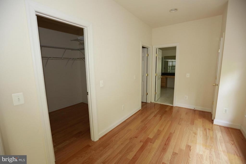 2339 Sandburg Street - Photo 12