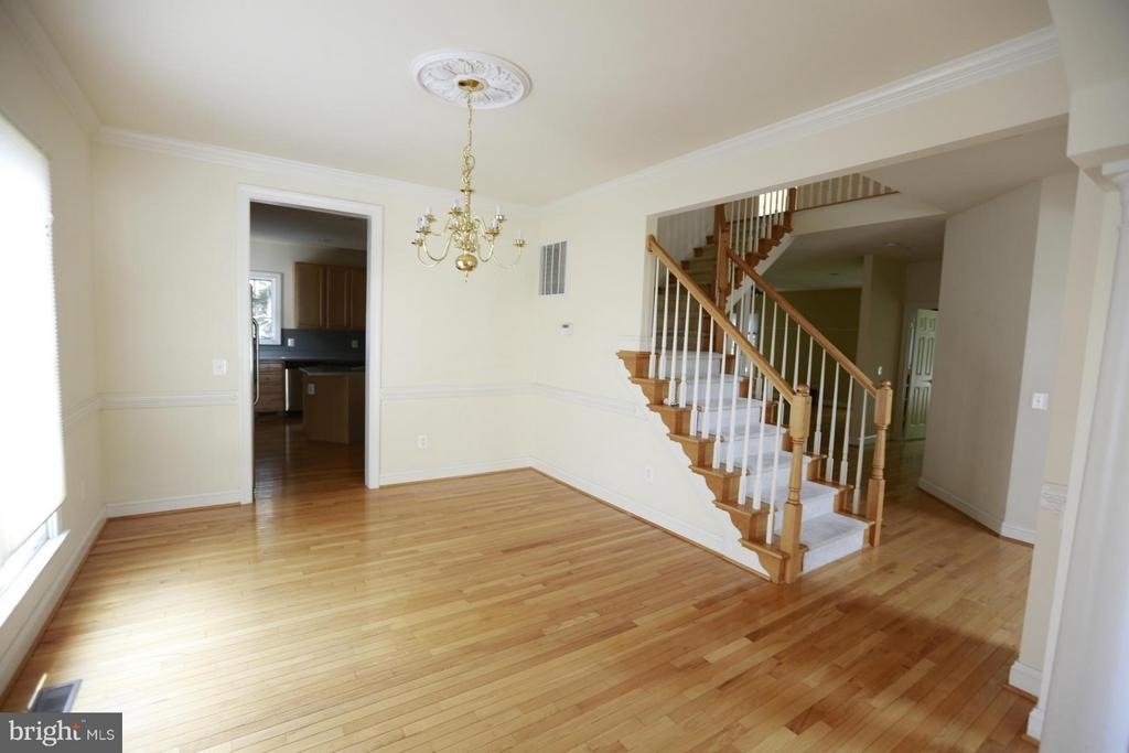 2339 Sandburg Street - Photo 3