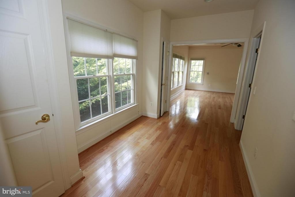 2339 Sandburg Street - Photo 15