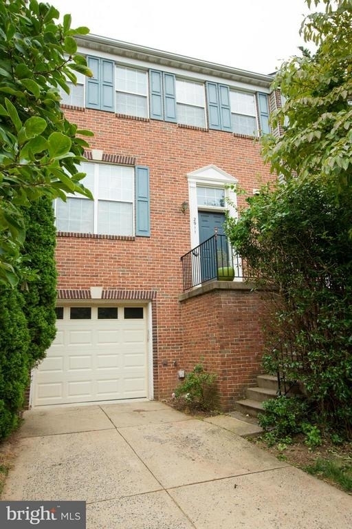 2911 Jessica Court - Photo 0
