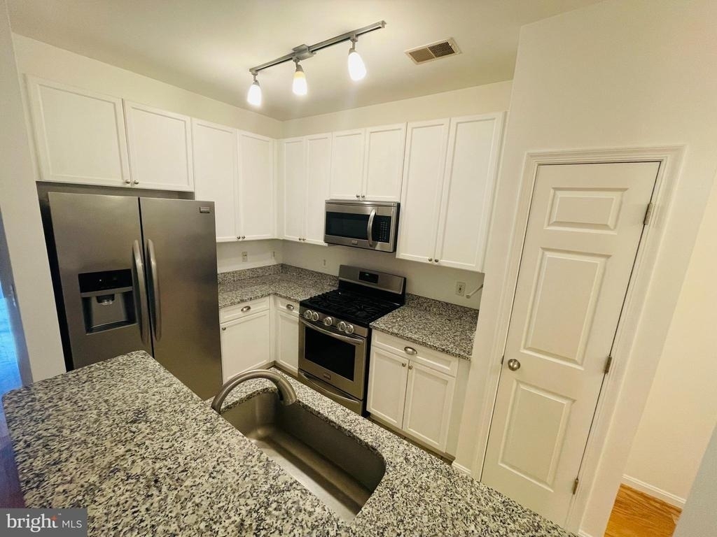 2665 Manhattan Place - Photo 3