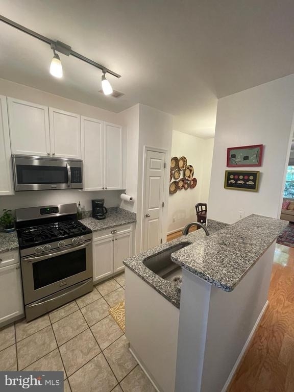 2665 Manhattan Place - Photo 4