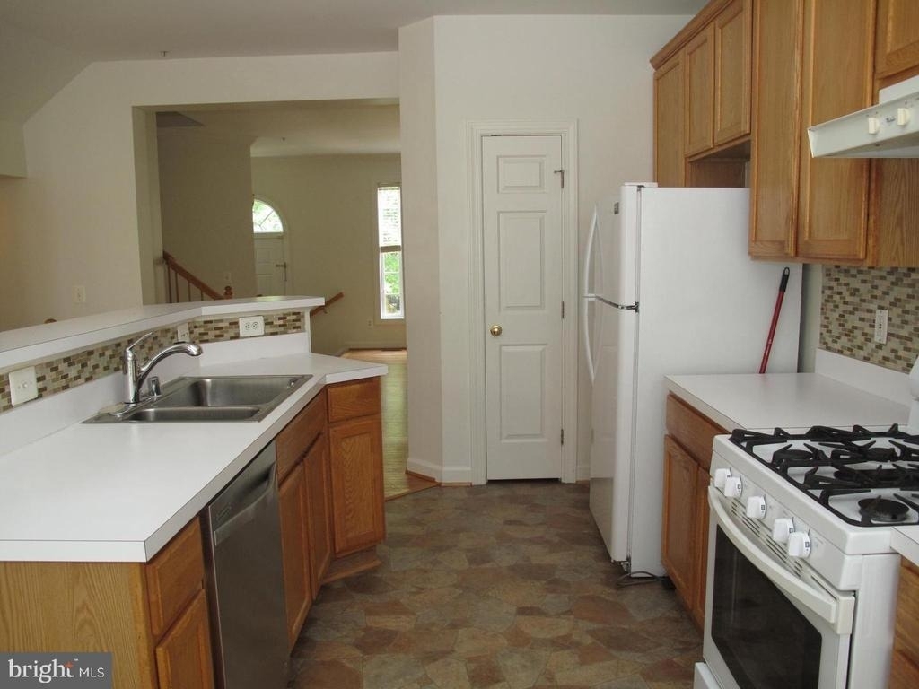 8176 Skelton Circle - Photo 6