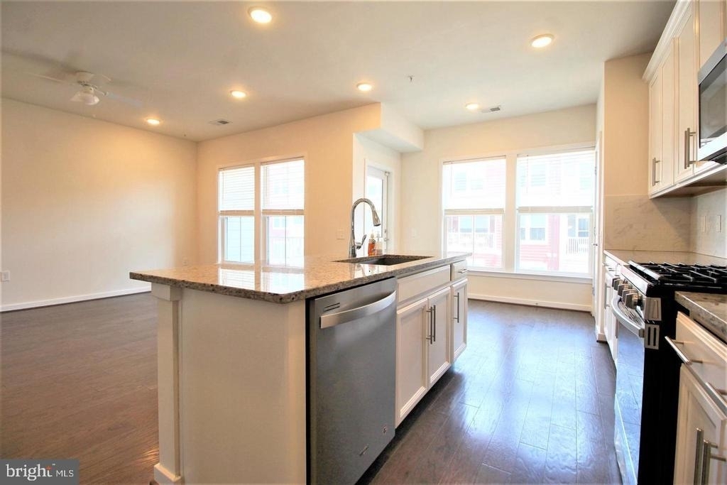 3974 Norton Place - Photo 9