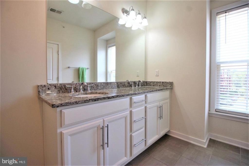 3974 Norton Place - Photo 18