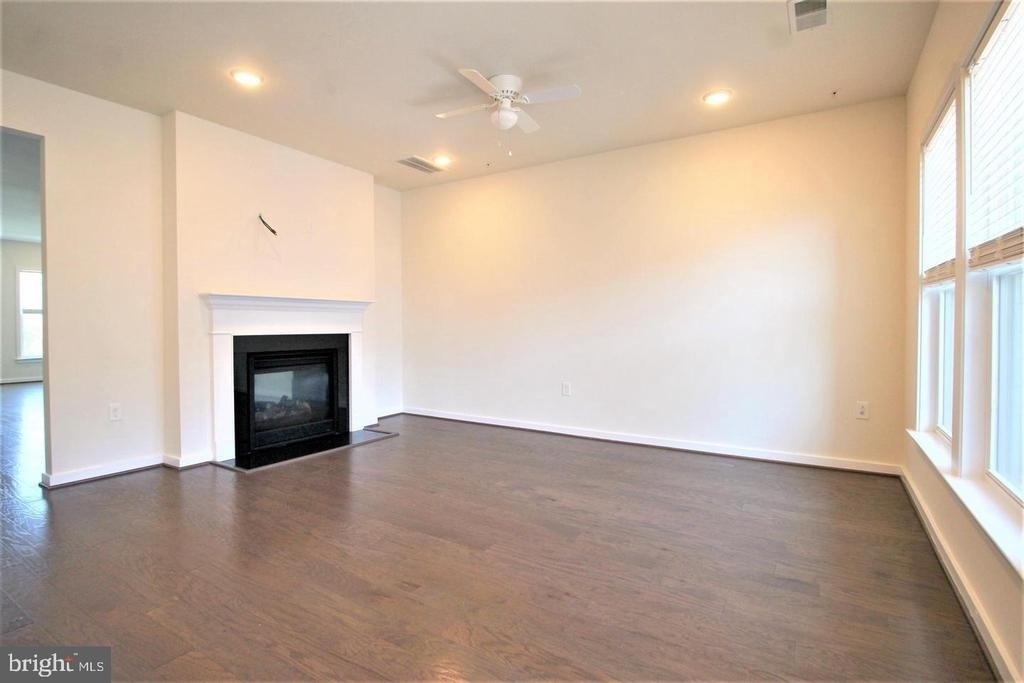 3974 Norton Place - Photo 15