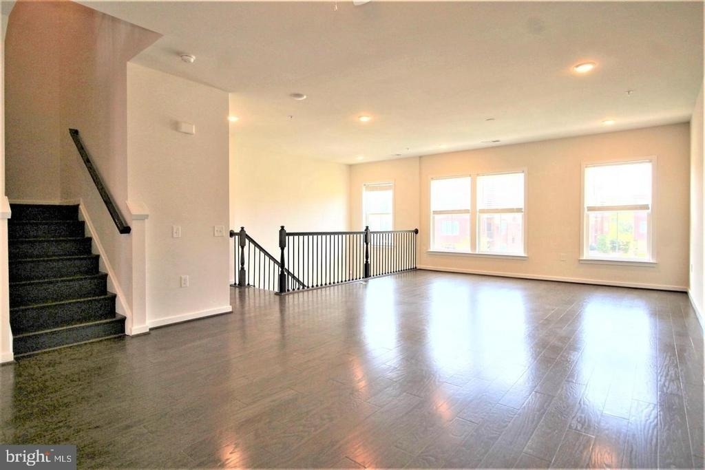 3974 Norton Place - Photo 4