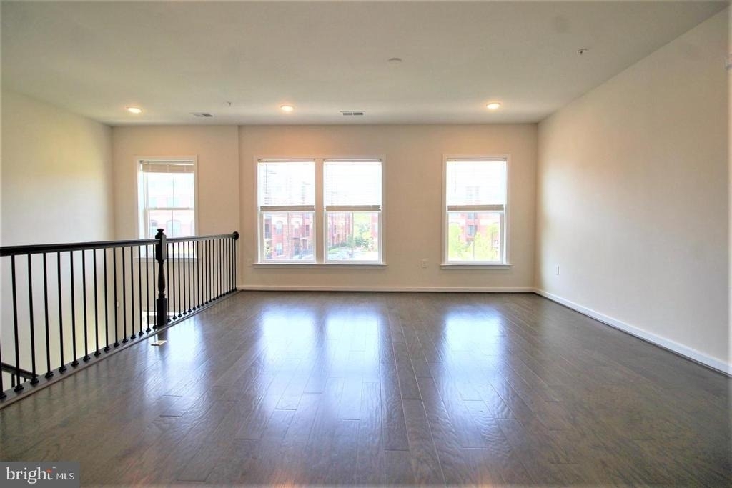 3974 Norton Place - Photo 5