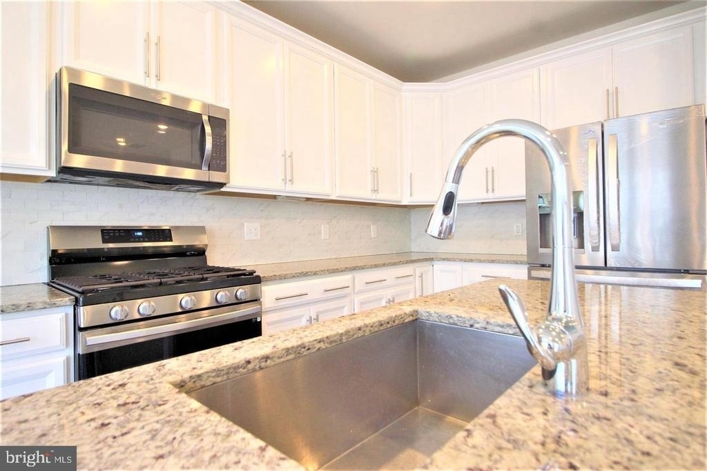 3974 Norton Place - Photo 11