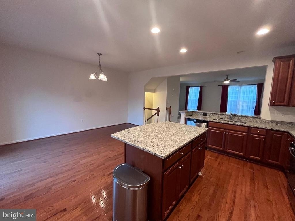 1118 Oakwood Street - Photo 4