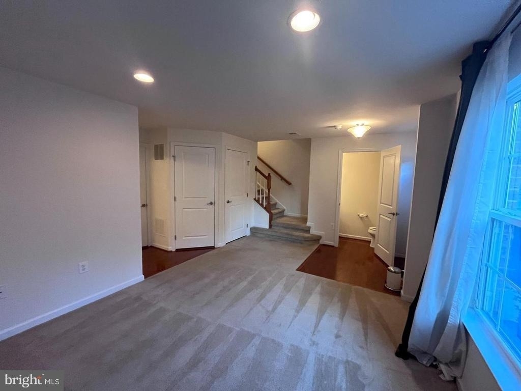 1118 Oakwood Street - Photo 2