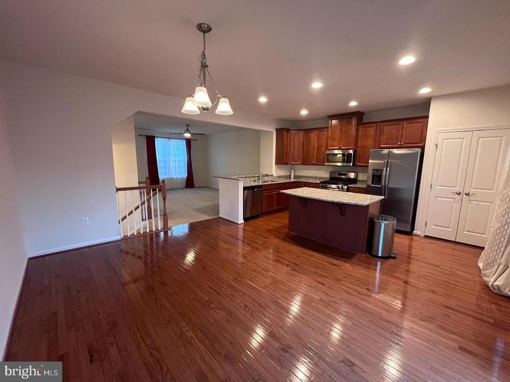 1118 Oakwood Street - Photo 3