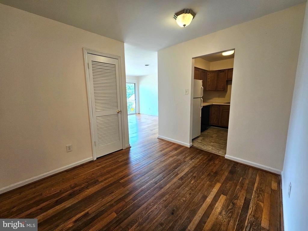 125 Williams Street E - Photo 2