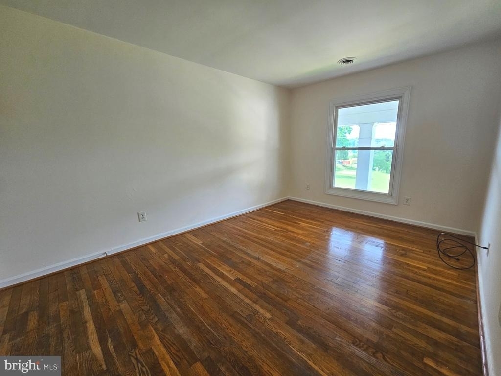 125 Williams Street E - Photo 8