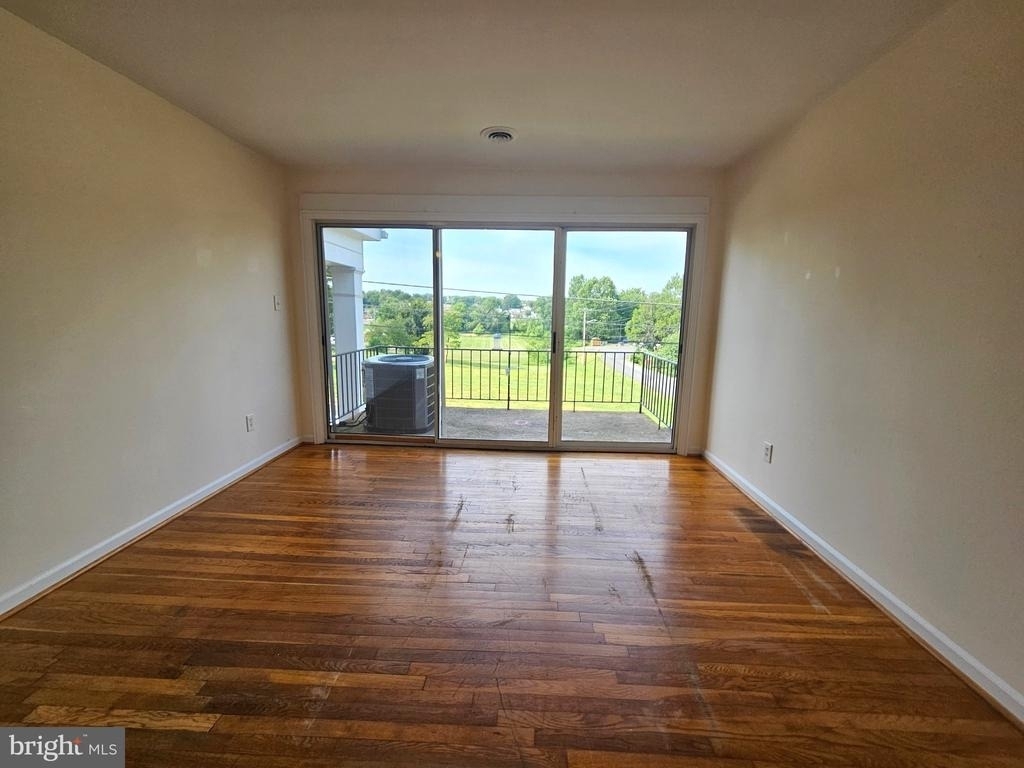 125 Williams Street E - Photo 5
