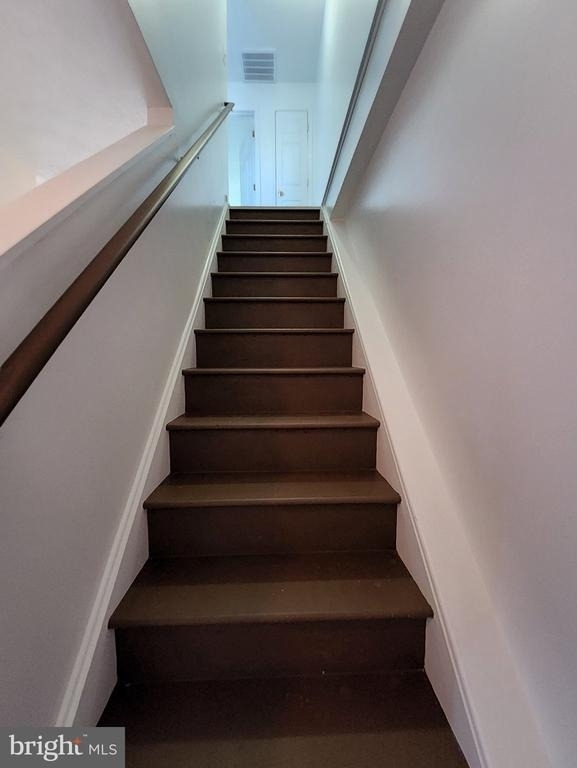 649 Spencer Street E - Photo 12