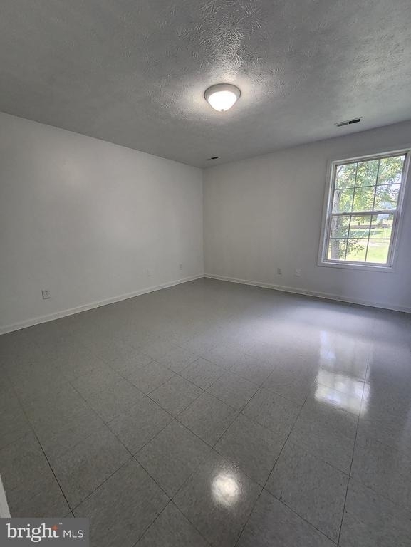 649 Spencer Street E - Photo 10