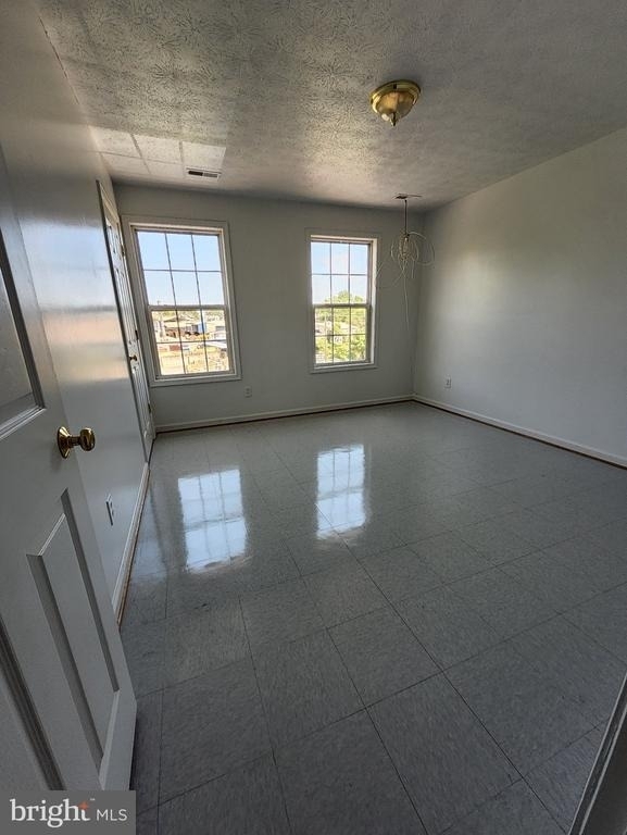 649 Spencer Street E - Photo 9