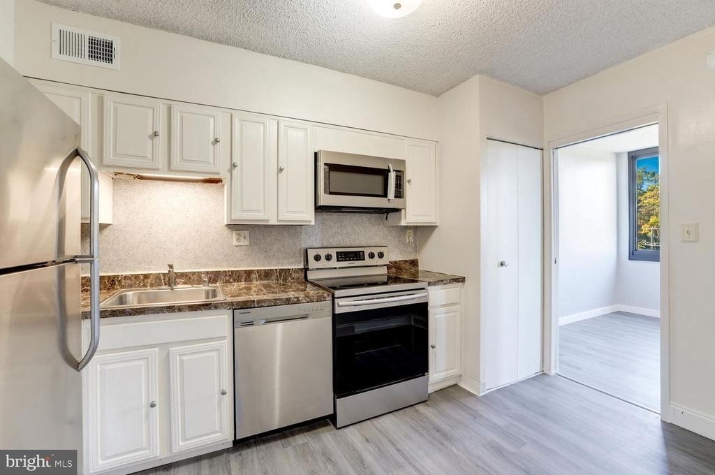 5500 Holmes Run Parkway - Photo 13