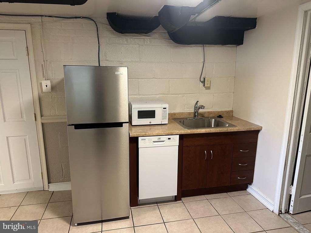3007 9th Street N - Photo 1