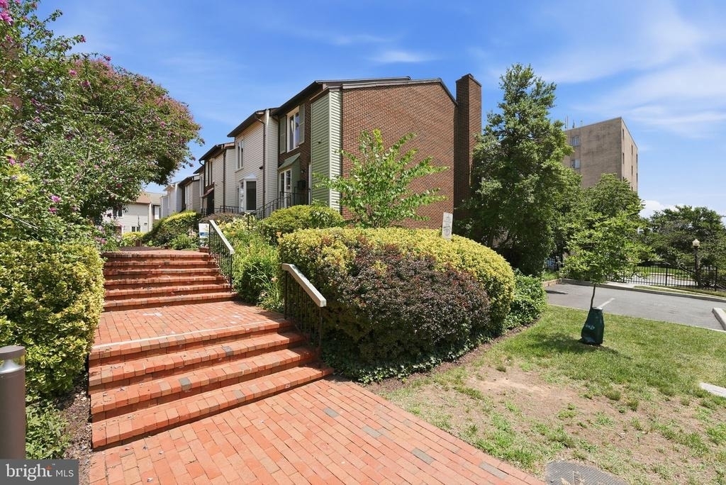 975 S Taylor Street - Photo 29