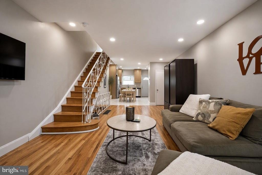 2126 S Iseminger Street - Photo 0