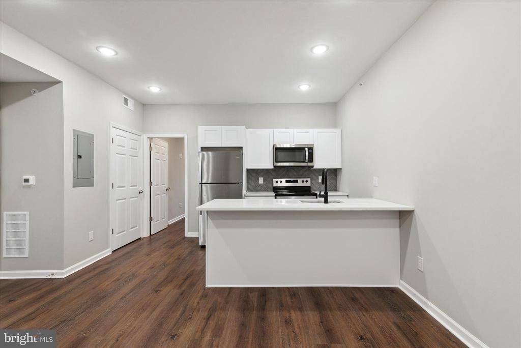 1230 N Marshall Street - Photo 4